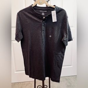 American Eagle short sleeve men’s 3 button shirt NWT